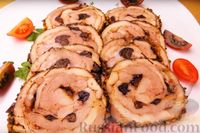 Фото к рецепту: Мясной рулет с черносливом (из двух видов мяса)
