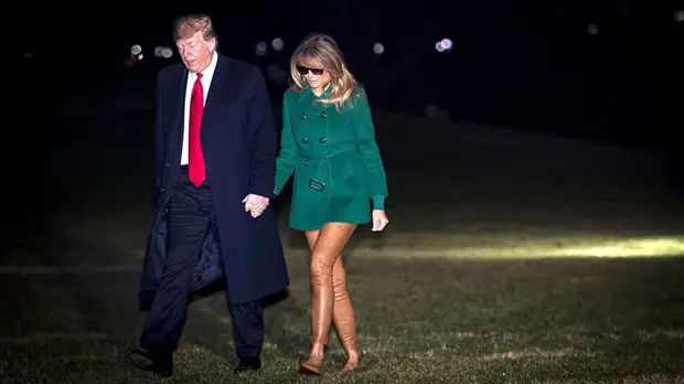 В интернете обсуждают оптическую иллюзию, связанную со штанами Меланьи Трамп