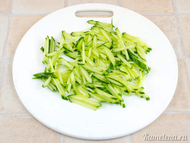 Нетривиальный салат с крабовыми палочками — 6 шаг