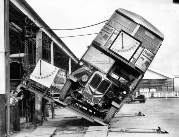 Проверка двухэтажных лондонских автобусов на устойчивость, 1933 год