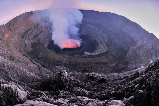 Кратер вулкана Nyiragongo (28 фото)
