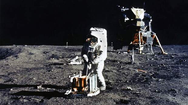 Глава NASA ответил сомневающейся в высадке на Луну Ким Кардашьян