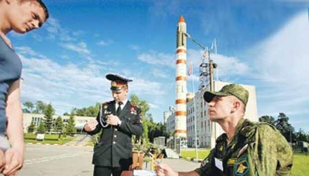 Конкурс в военные вузы бьет рекорды: какие они - парни и девушки, решившие связать жизнь со службой
