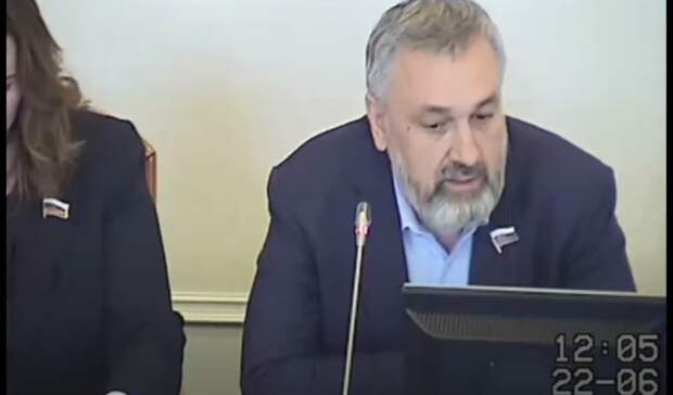 Нижегородский депутат отчитал министра за неявку на заседание