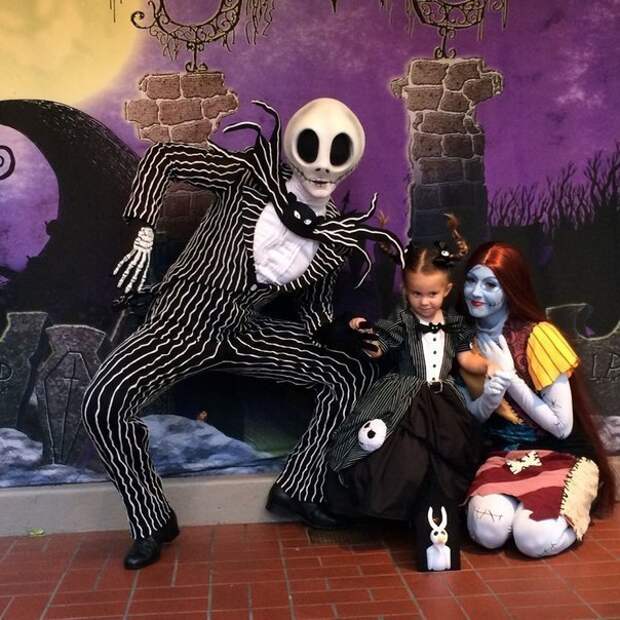Мама делать для дочки костюмчики для посещения Disney World Мама делать для дочки костюмчики для посещения Disney World