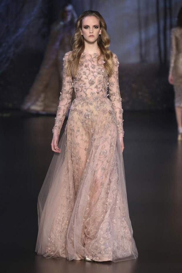 Русская сказка от Ralph & Russo осень-зима 2015 - 2016: великолепные и царственные наряды Русская сказка от Ralph & Russo осень-зима 2015 - 2016: великолепные и царственные наряды