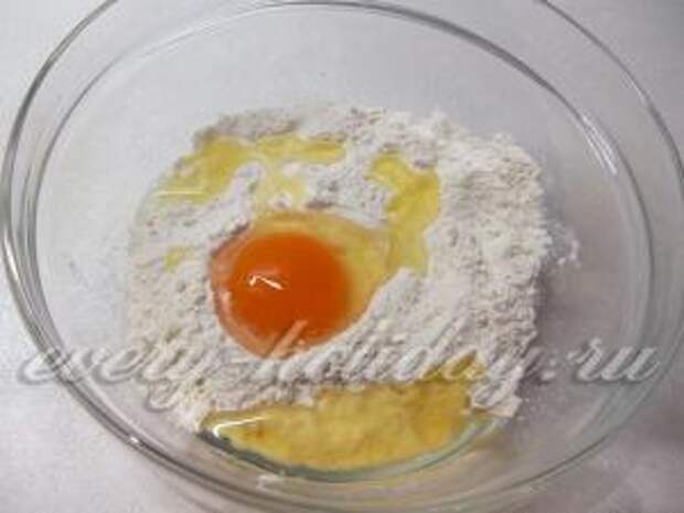 В тесто добавлено яйцо и масло