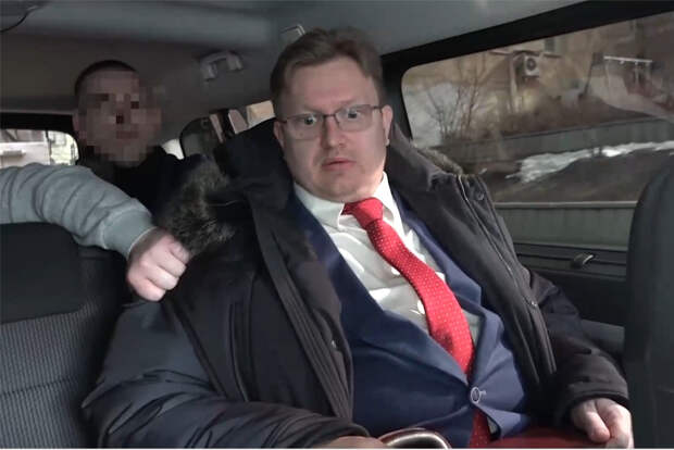 Сотрудник МИД России продал США государственные тайны и оказался в минивэне ФСБ. Его реакция попала на видео