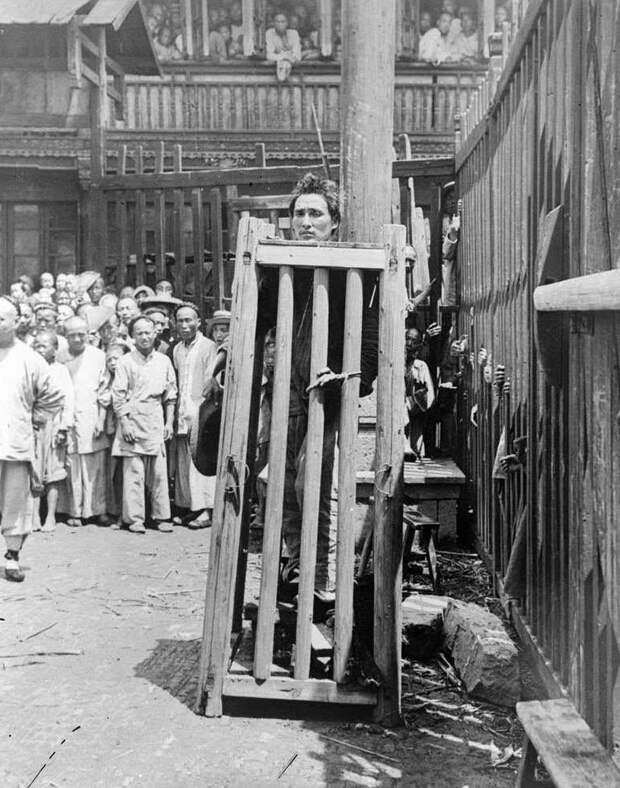 4. Речной пират, убивший по меньшей мере 6 человек, ожидает исполнения смертной казни, Китай, 1900 год век, мир, прошлое, снимок, событие, странность, фотография
