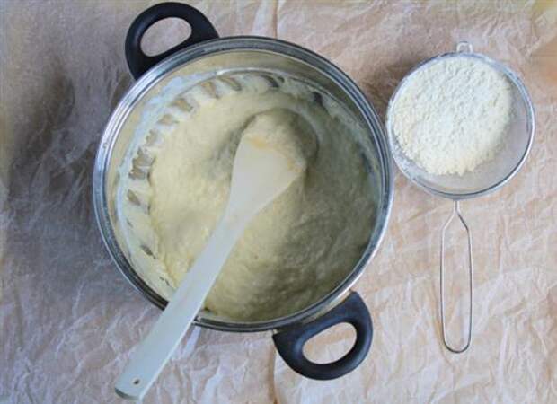 Дрожжевой рулет с луком и яйцом - пошаговый фото-рецепт