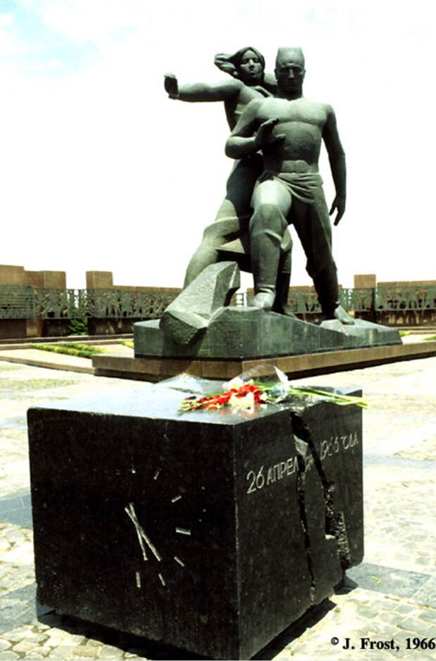 1966. Памятник жертвам Ташкентского землетрясения 1966. Памятник жертвам Ташкентского землетрясения
