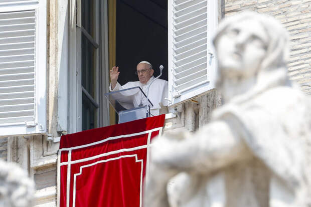 Папа Римский призвал священников короче читать проповеди, чтобы люди не засыпали