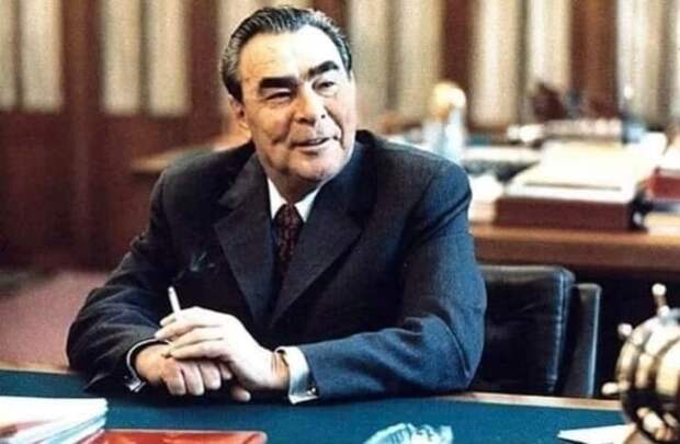 Возможно, это изображение (1 человек и текст)