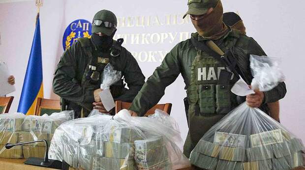 Слуга коррупционеров доигрался