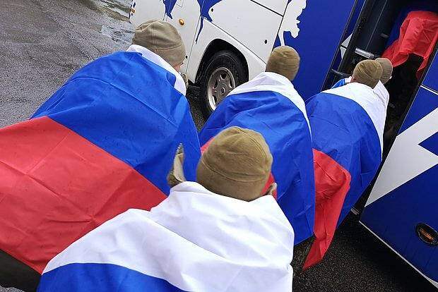 Автобус с вернувшимися из украинского плена россиянами прибыл в Курск