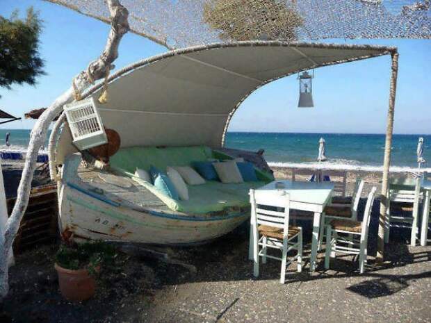 An-outdoor-sofa-made-from-an-old-boat