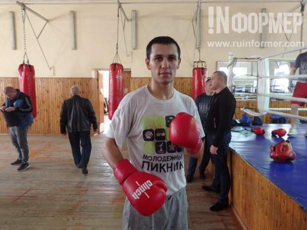 В Крыму суровые ребята в боксёрских перчатках жёстко били друг друга
