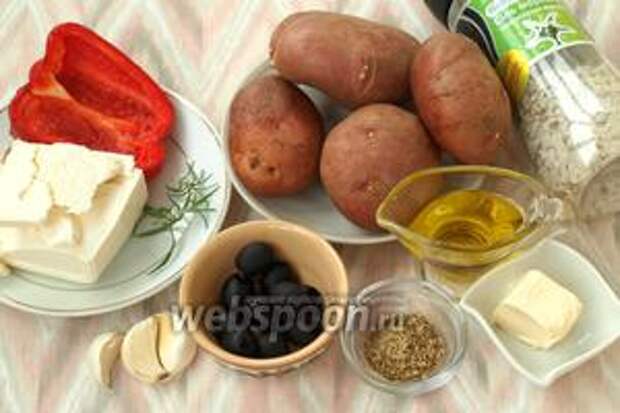 Для приготовления сковороды по-гречески нам понадобится картофель, сыр Фета, маслины, 1/2 сладкого перца, чеснок, морская соль с травами, сливочное и оливковое масло, орегано, розмарин. В идеале нужен свежий орегано, но я заменила на сухой.