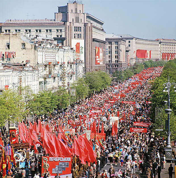 Советский Первомай: хроника за 66 лет