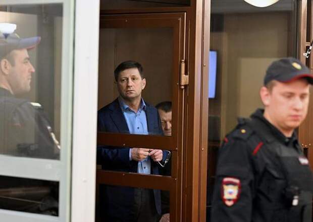Экс-главу Хабаровского края Сергея Фургала признали виновным по трем эпизодам