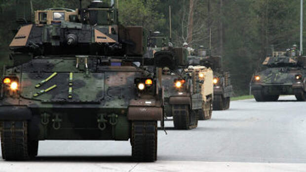 Американская боевая машина пехоты Брэдли. Архивное фото Американская боевая машина пехоты Брэдли. Архивное фото