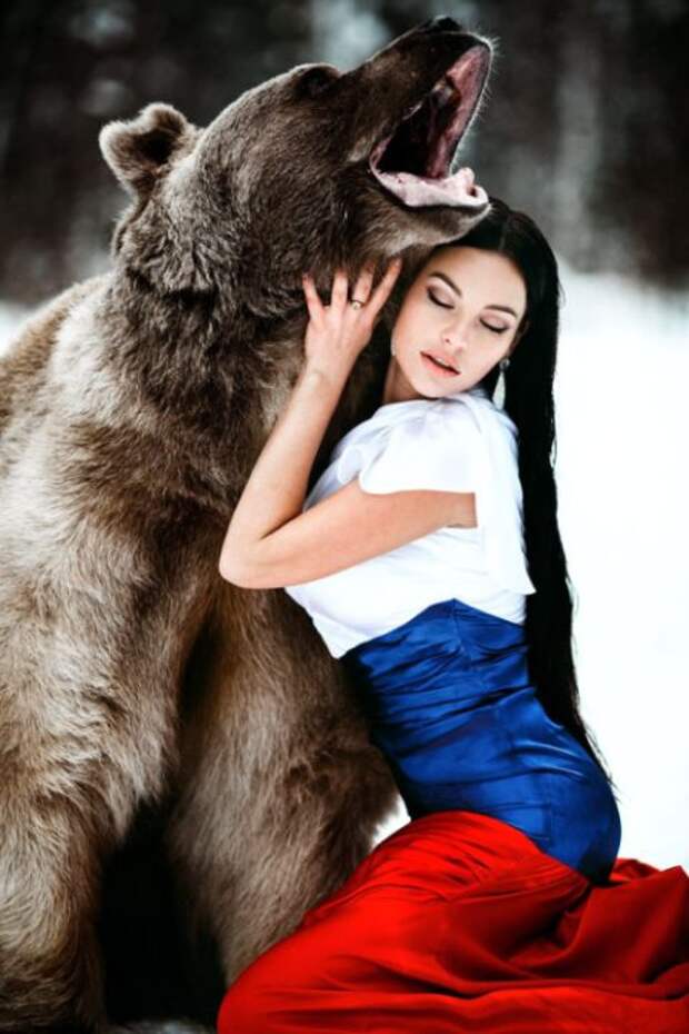 Новая фотосессия с девушкой и медведем. 7 впечатляющих кадров