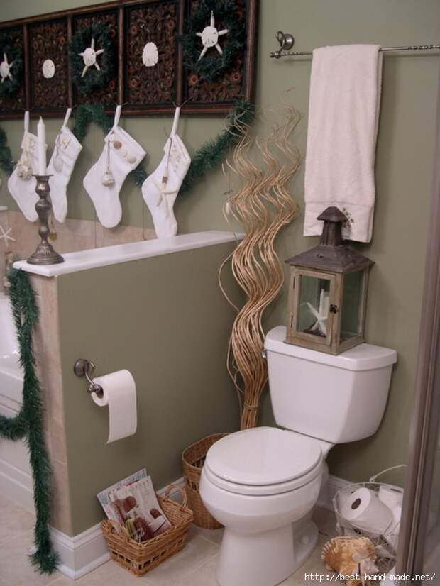 bathroom-decor-christmas-bathroom-decorations-with-white-pottery-barn-christmas-stockings-and-green-garland-hanging-on-the-sculptured-wooden-with-garland-wreath-christmas-bathroom-decorations-for-eleg (525x700, 249Kb)