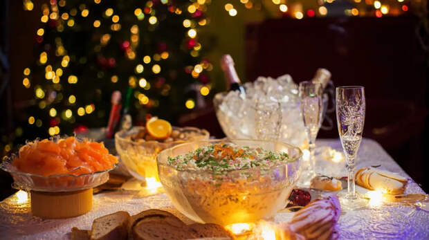 Больше 75 процентов жителей России готовят «Оливье» и бутерброды с икрой на Новый год