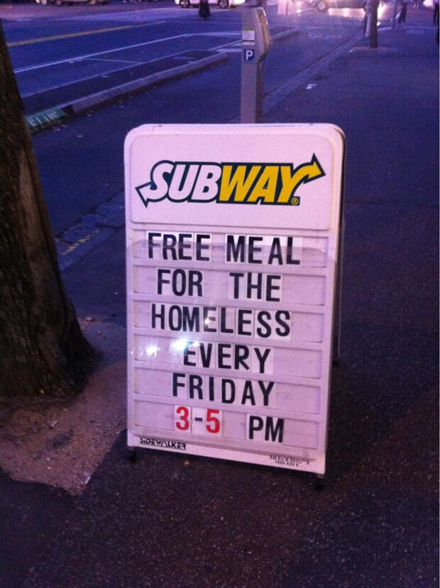 12. Бесплатная еда для бездомных в Subway 12. Бесплатная еда для бездомных в Subway добро, люди