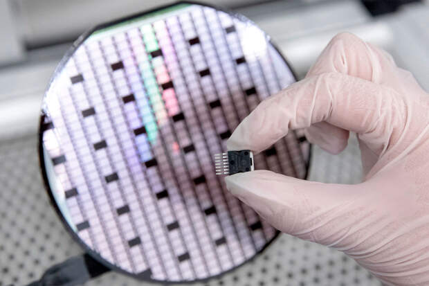 Глава КРСУ Мисюра сообщил о переносе сдачи фабрики микрочипов в Екатеринбурге