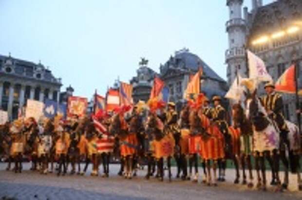 Средневековое праздничное шествие Оммнеганг (Ommegang) 