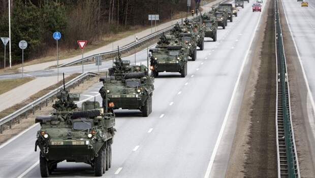 Показательный марш военнослужащих армии США Dragoon Ride в Латвии
