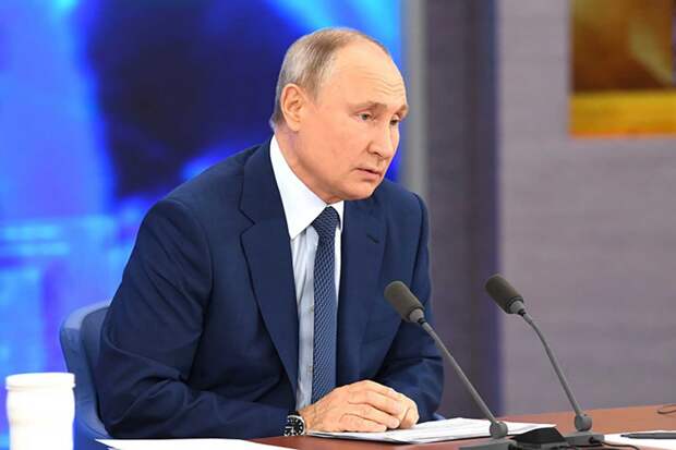 Психолог раскрыл смысл жеста Путина на слове «придурки», сказанного на конференции