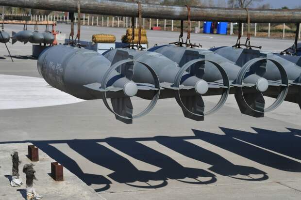 Удар трехтонной бомбы по ВСУ в Запорожской области попал на видео