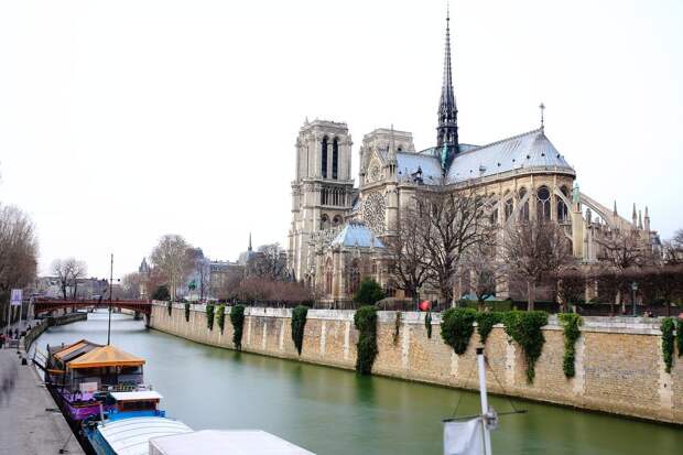 19 место. Собор Нотр-Дам в Париже, который представляет собой шедевр готической архитектуры, ежегодно посещают 14 миллионов человек.
