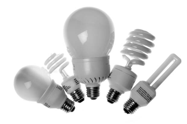 Что делать, если лопнула энергосберегающая лампочка