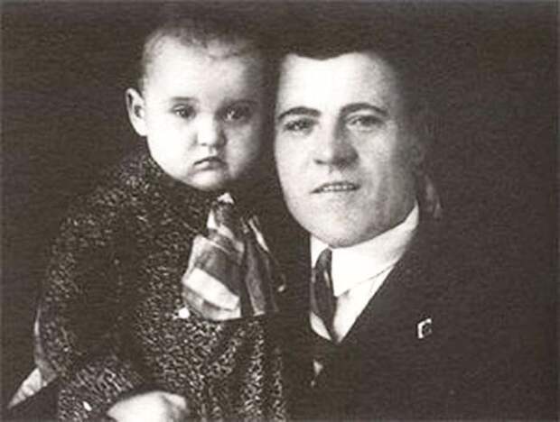 Люся Гурченко с отцом | Фото: kino-teatr.ru
