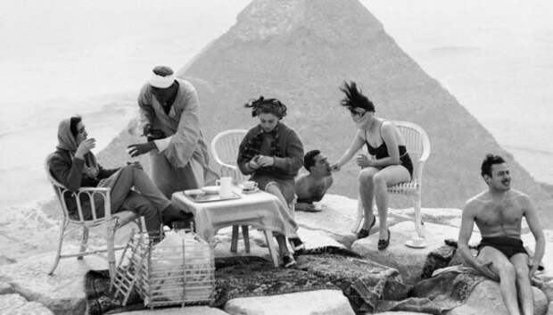 Пикник на пирамидах: туристы в Гизе времен британской оккупации