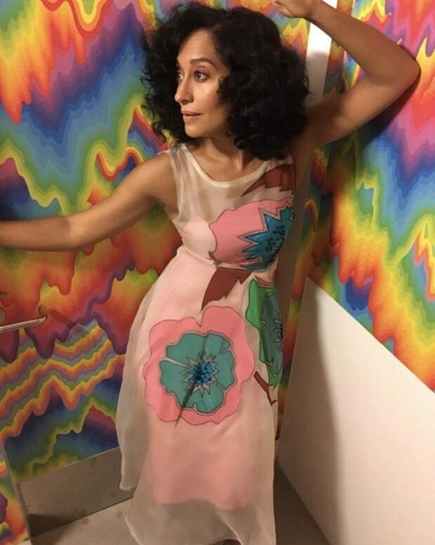 When she literally out-shinned artwork.