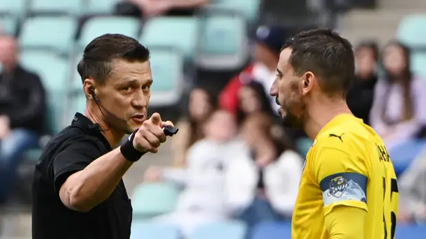 Владелец «Сочи» раскритиковал судейство в матче с «Локомотивом»