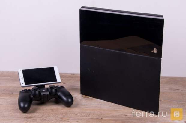 Sony PlayStation 4 и смартфон Xperia Z3 Compact