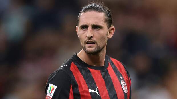 «Милан» нанес «Комо» первое поражение за месяц, Рабьо оформил дубль