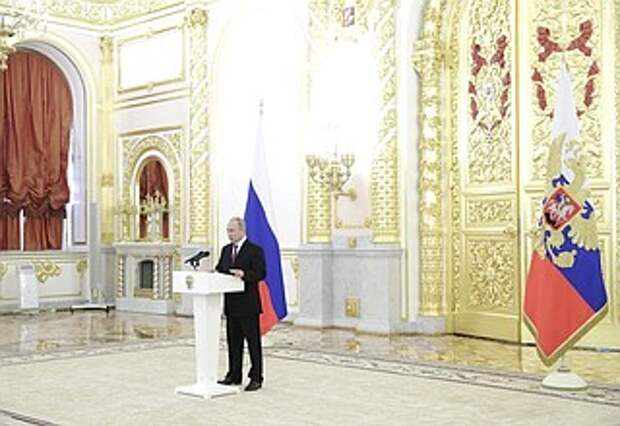 На церемонии вручения верительных грамот.