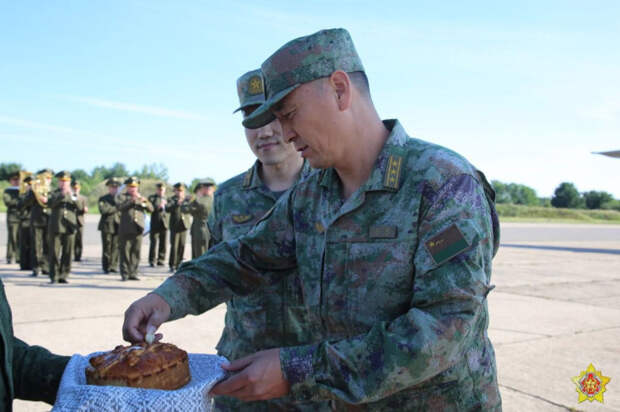 Новые вводные! В Белоруссии проходят совместные учения с Китаем - военных встречали хлебом-солью