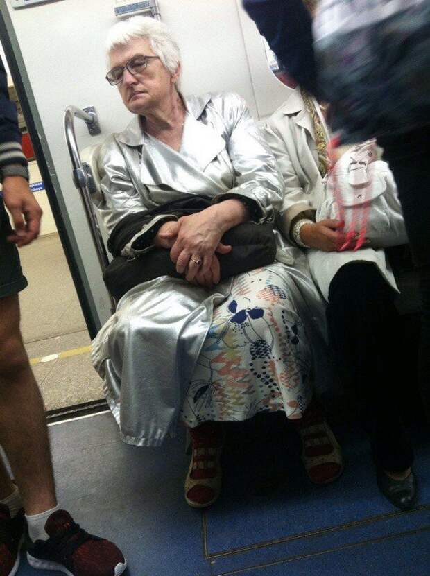 Модники в метро