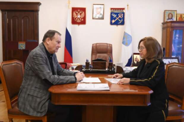 Елена Рулева представила губернатору Александру Дрозденко отчет об итогах деятельности Уполномоченного за 2025 год