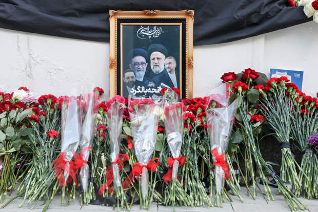 В Иране началось прощание с президентом Раиси: На улицы вышли тысячи иранцев. Первые кадры