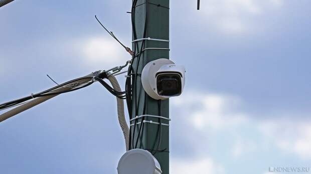 Южноуральских водителей начали штрафовать за мобильные телефоны в руках