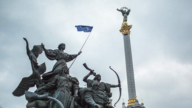 Флаг ЕС на площади Независимости в Киеве. Архивное фото