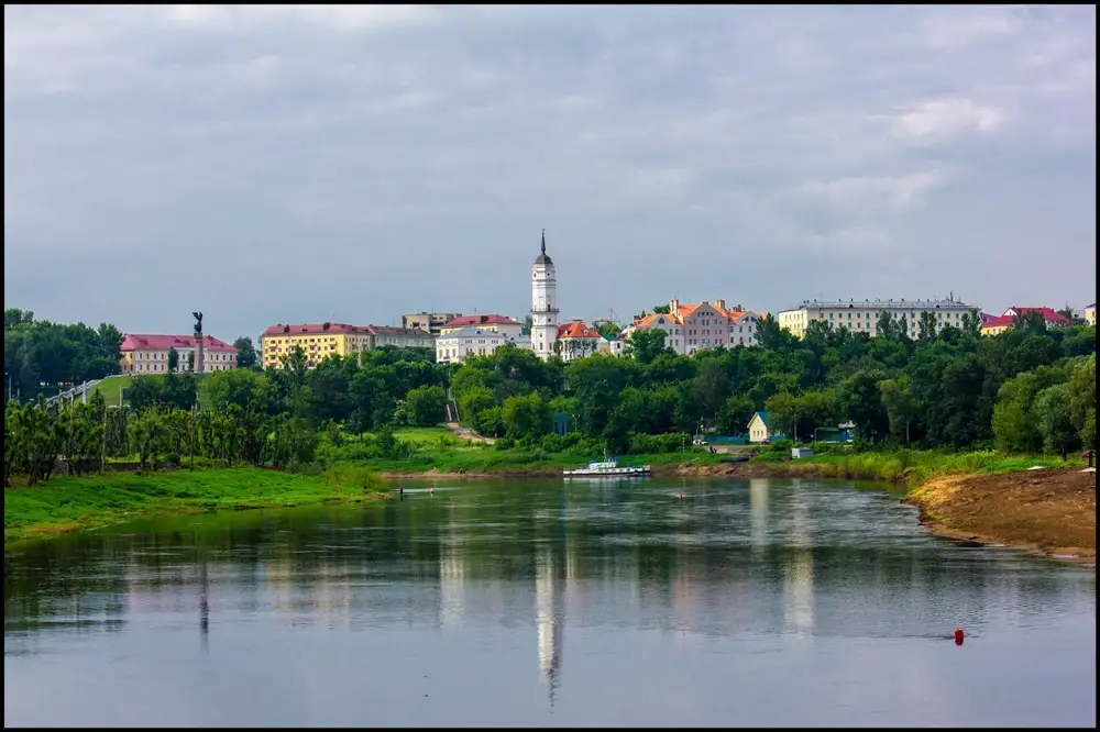 Через могилев. Могилев река Днепр. Могилев набережная Днепра. Могилёв Беларусь Днепр. Днепр в Могилеве.